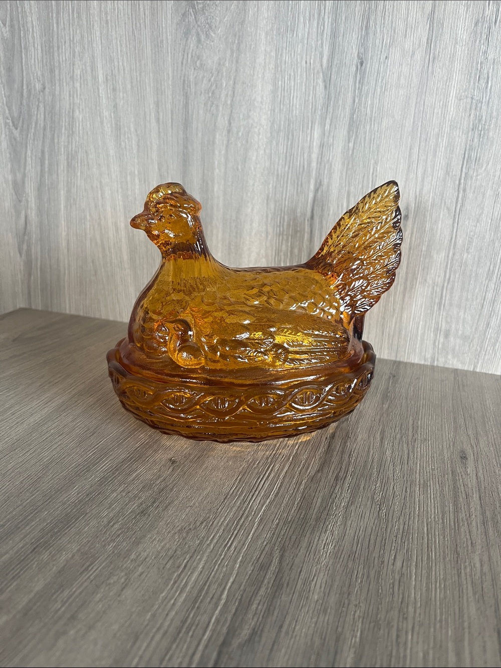 LE Smith Amber Glass Hen on Nest Dish